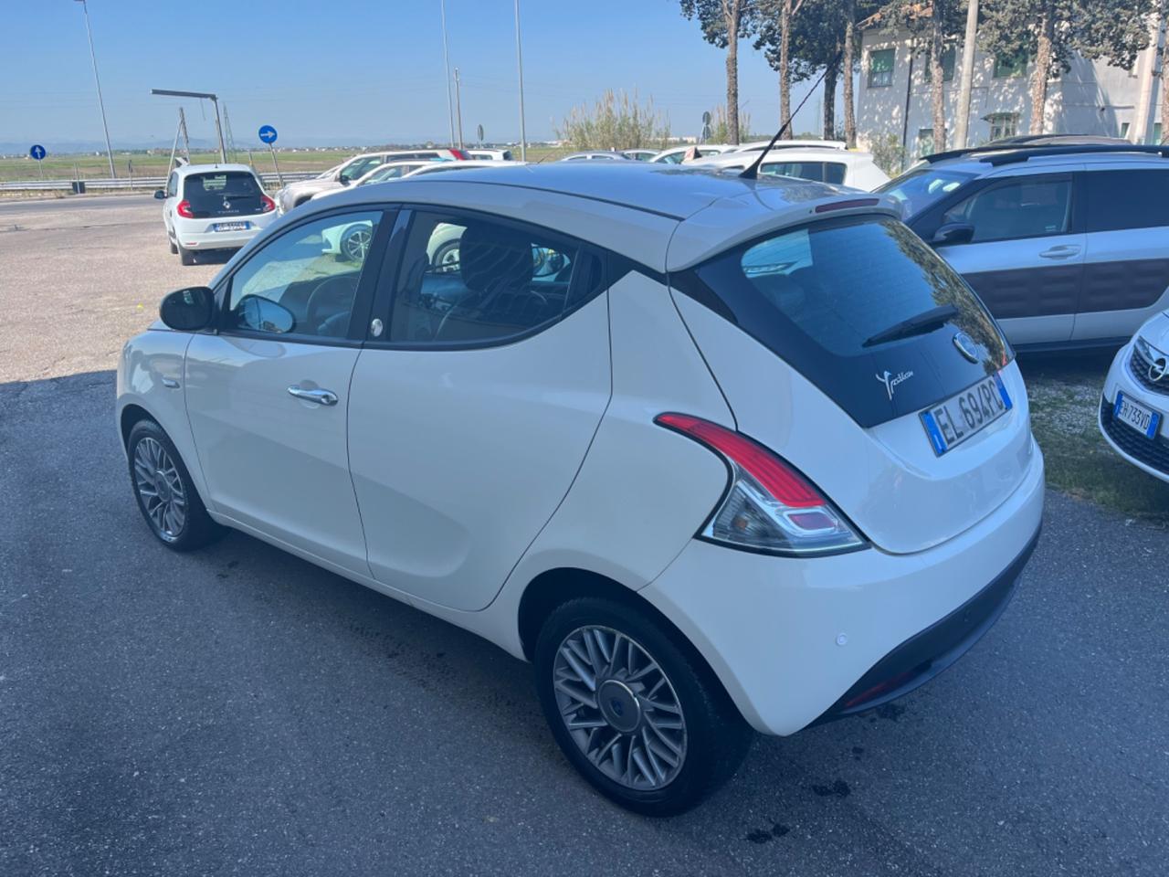Lancia Ypsilon 1.2 69 CV 5 porte GPL ok neopatentati