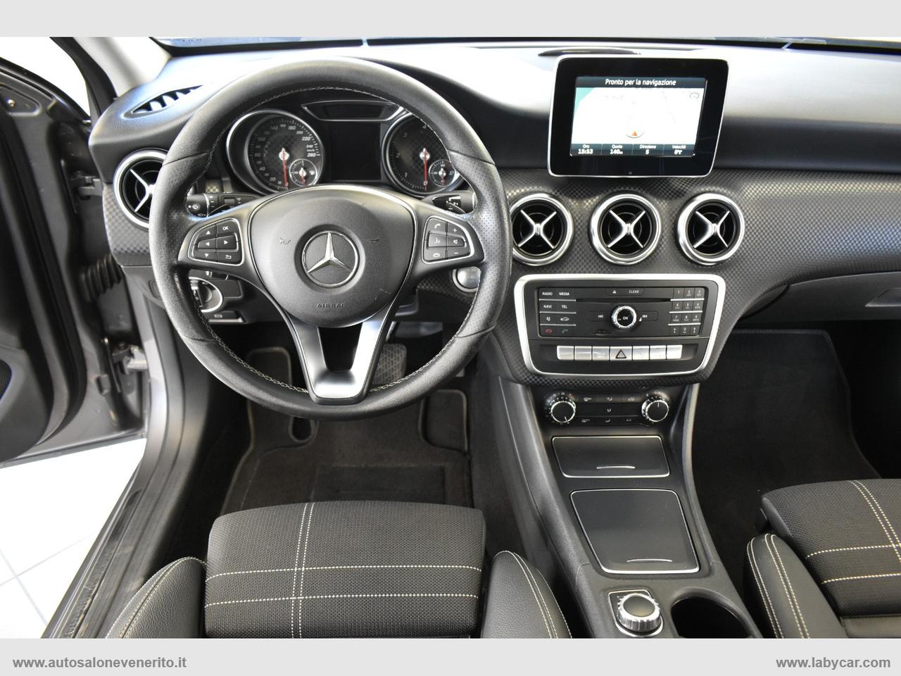 MERCEDES-BENZ A 200 d Automatic Premium