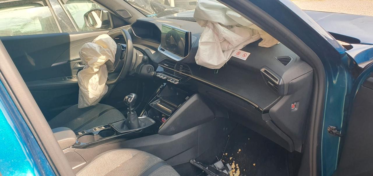 Peugeot 2008 Hybrid 145 e-DCS6 Style sinistrata