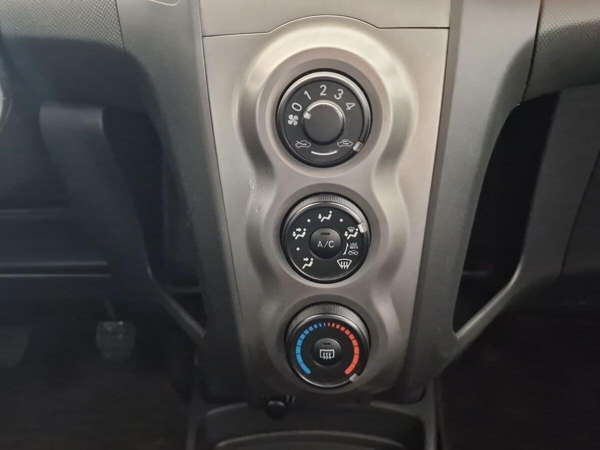 TOYOTA YARIS 1.0 NOW