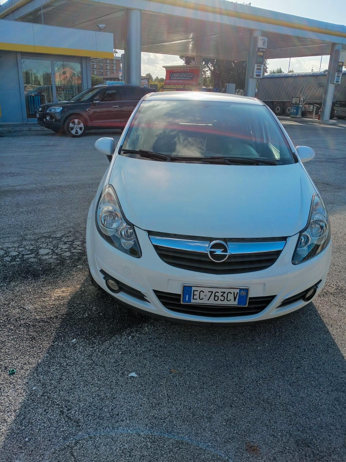 Opel Corsa 1.2 5 porte anno 2010