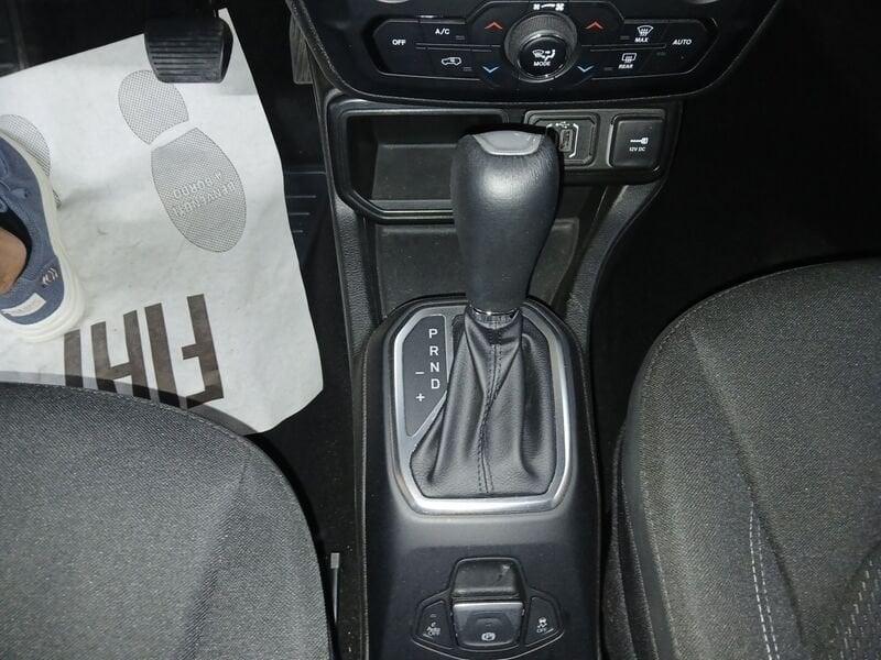 Jeep Renegade 1.5 Turbo T4 MHEV Summit
