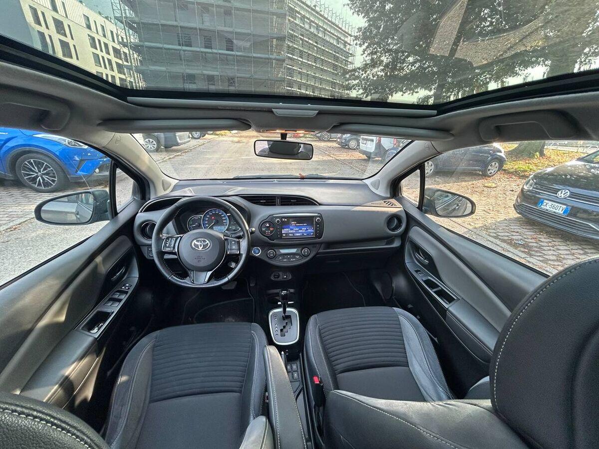 Toyota Yaris 1.5h Trend Red Edition 5p