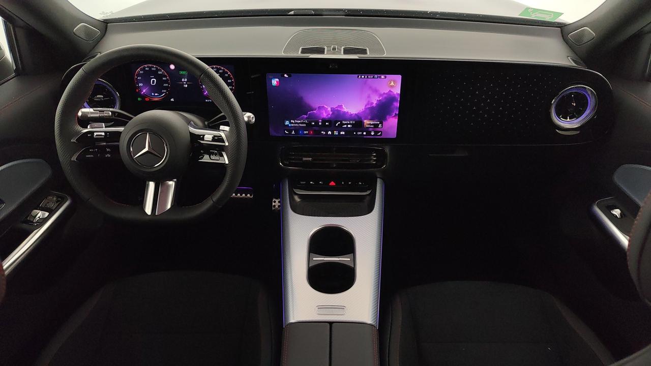 Mercedes-Benz GLB 250+ con tecnologia EQ