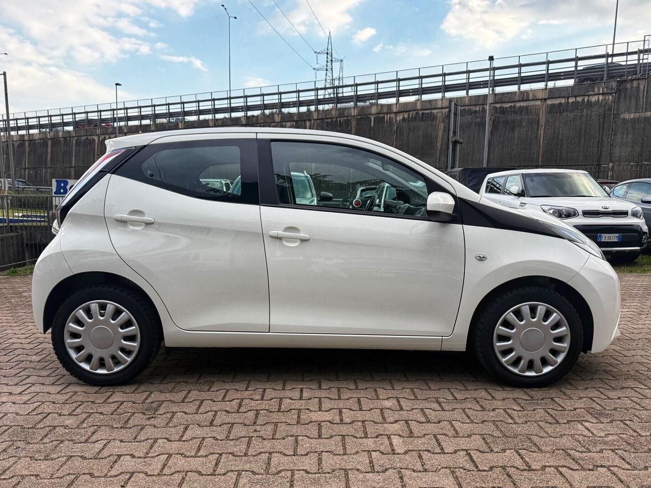Toyota Aygo 1.0 VVT-i 69 CV 5 porte OK NEOPATENTATI