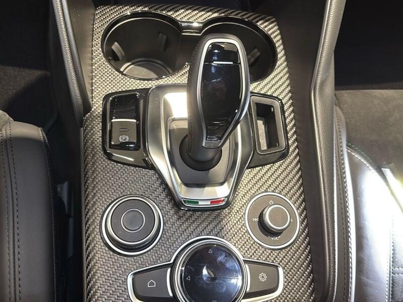 Alfa Romeo Giulia Giulia 2.9 V6 Bi-Turbo AT8 Quadrifoglio