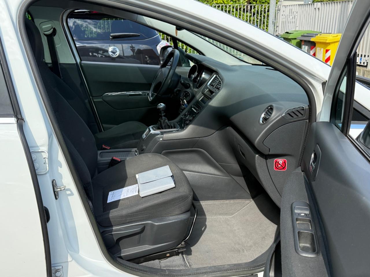 Peugeot 5008 Cielo Panorama 1.6 HDi 115CV Allure