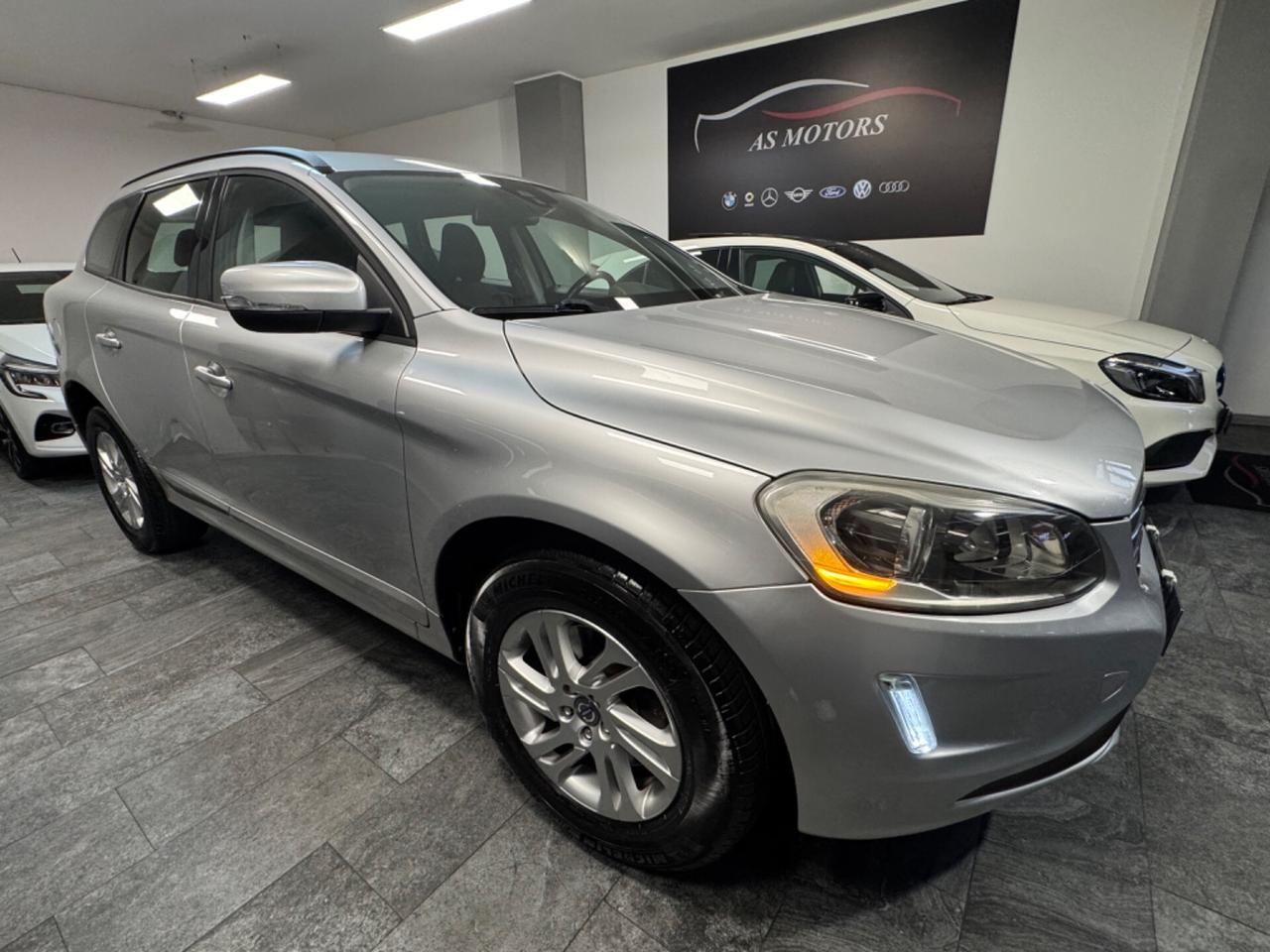 Volvo XC60 D4 R-design Momentum