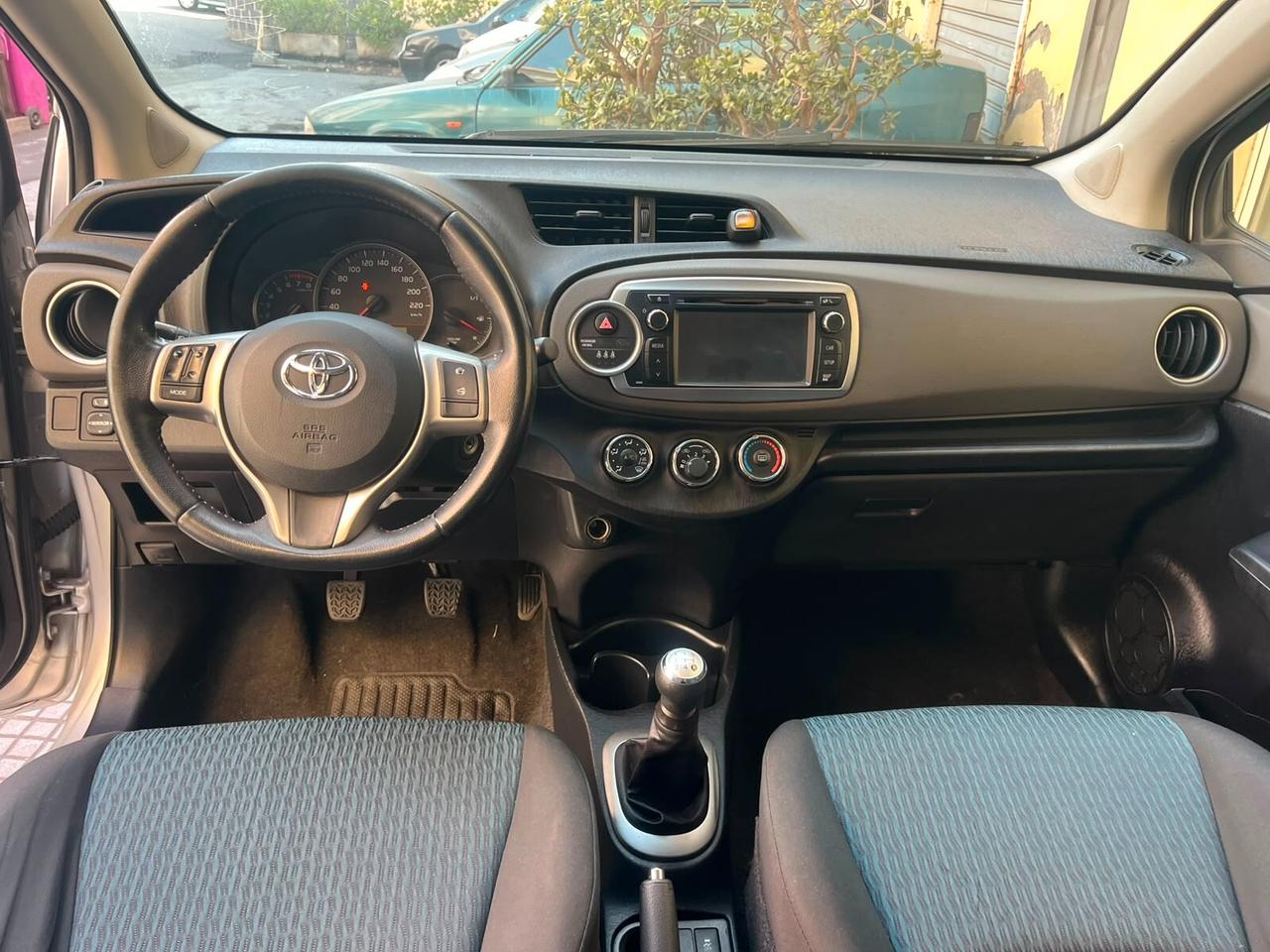 Toyota Yaris 1.0 5 porte Lounge *NEOPATENTATI*