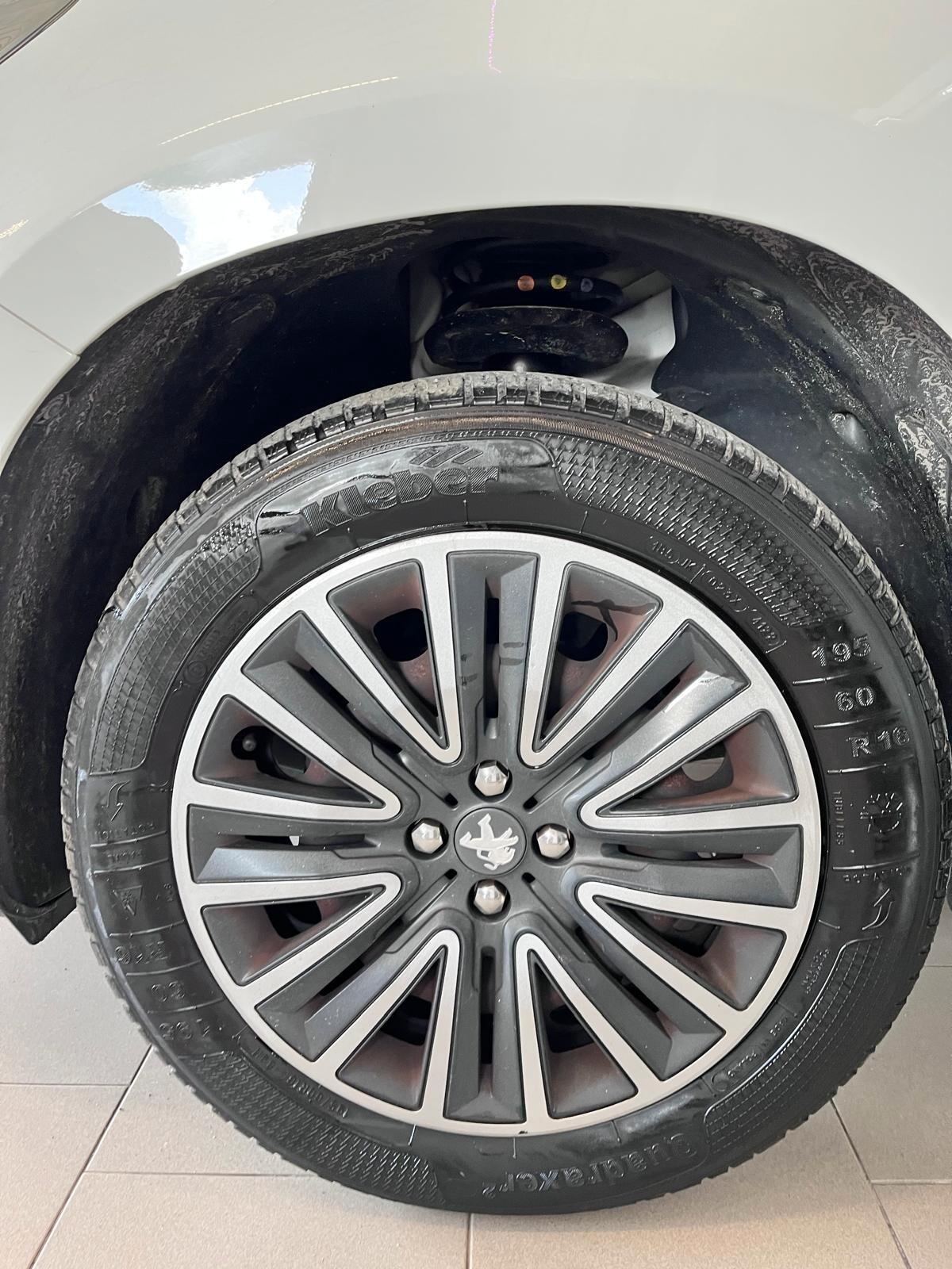 Peugeot 2008 1.6 e-HDi 92 CV Stop&Start URBAN CROSS