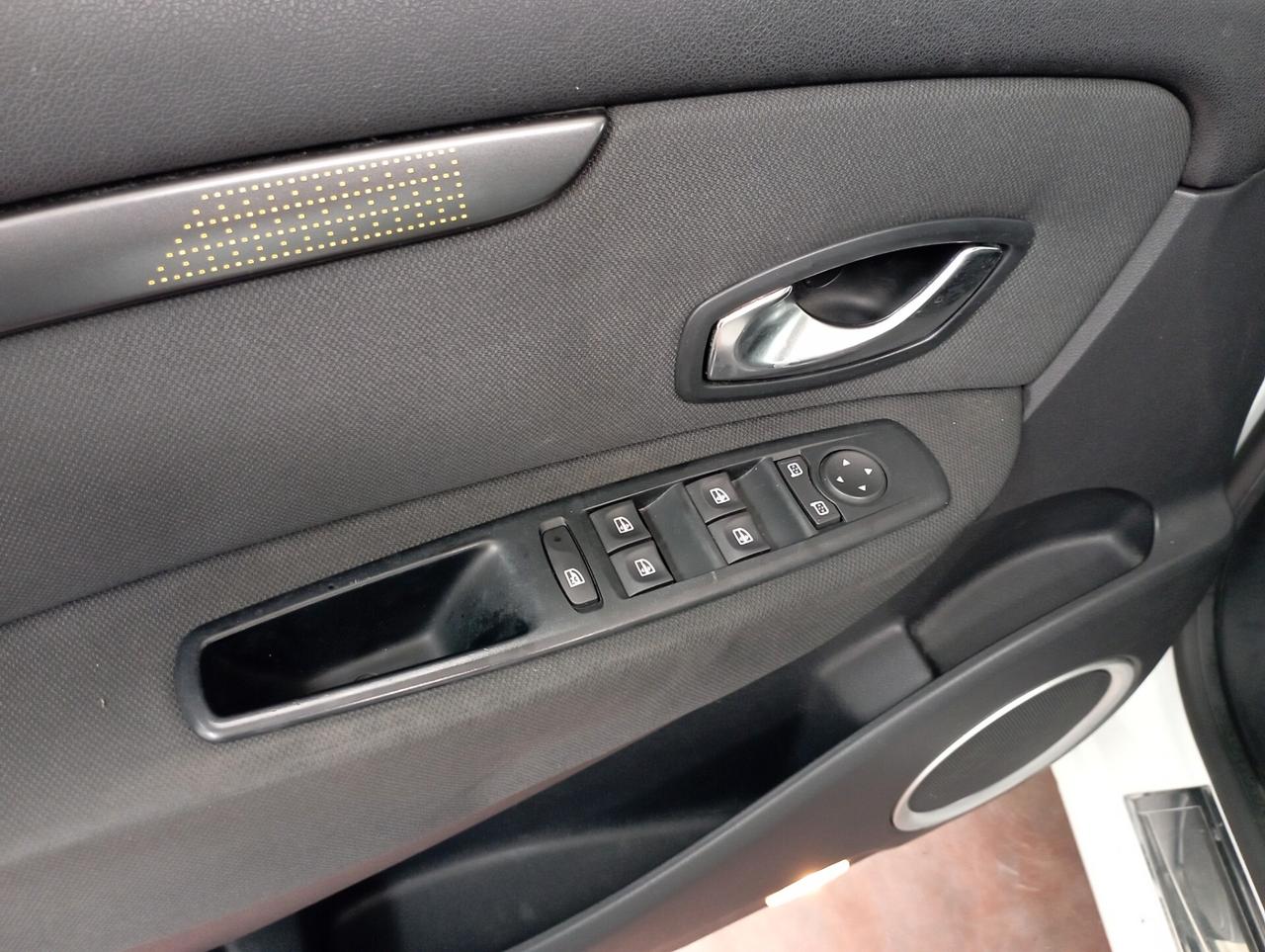 Renault Scenic Scénic X-Mod 1.5 dCi 110CV 7 POSTI