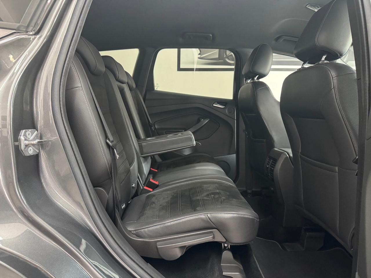 Ford Kuga ST-Line / 1.5 TDCI 120 CV 2WD / DIESEL