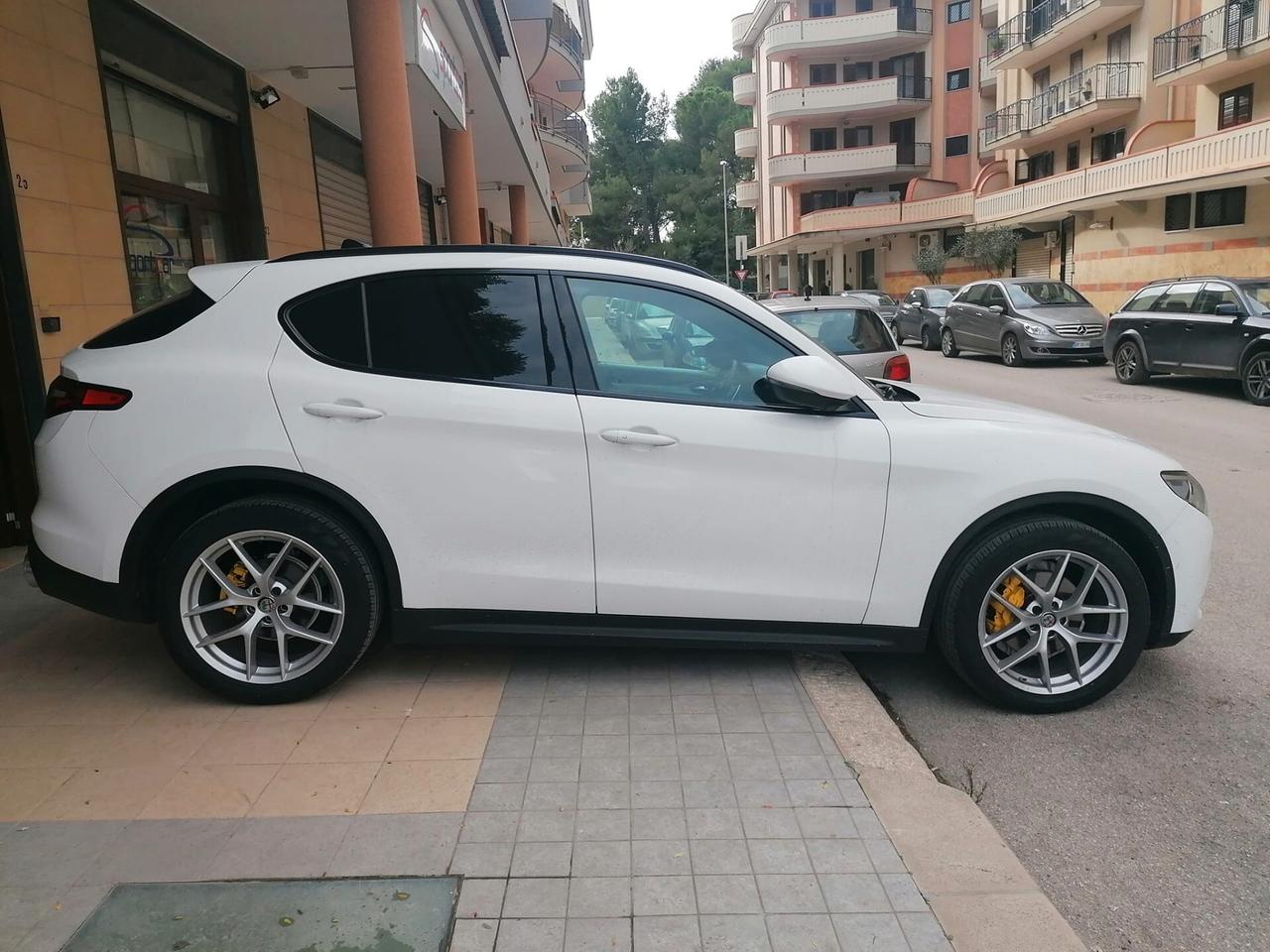 Alfa Romeo Stelvio 2.2 Turbodiesel 210 CV AT8 Q4 Executive TETTO NAVY PELLE H/K 20'