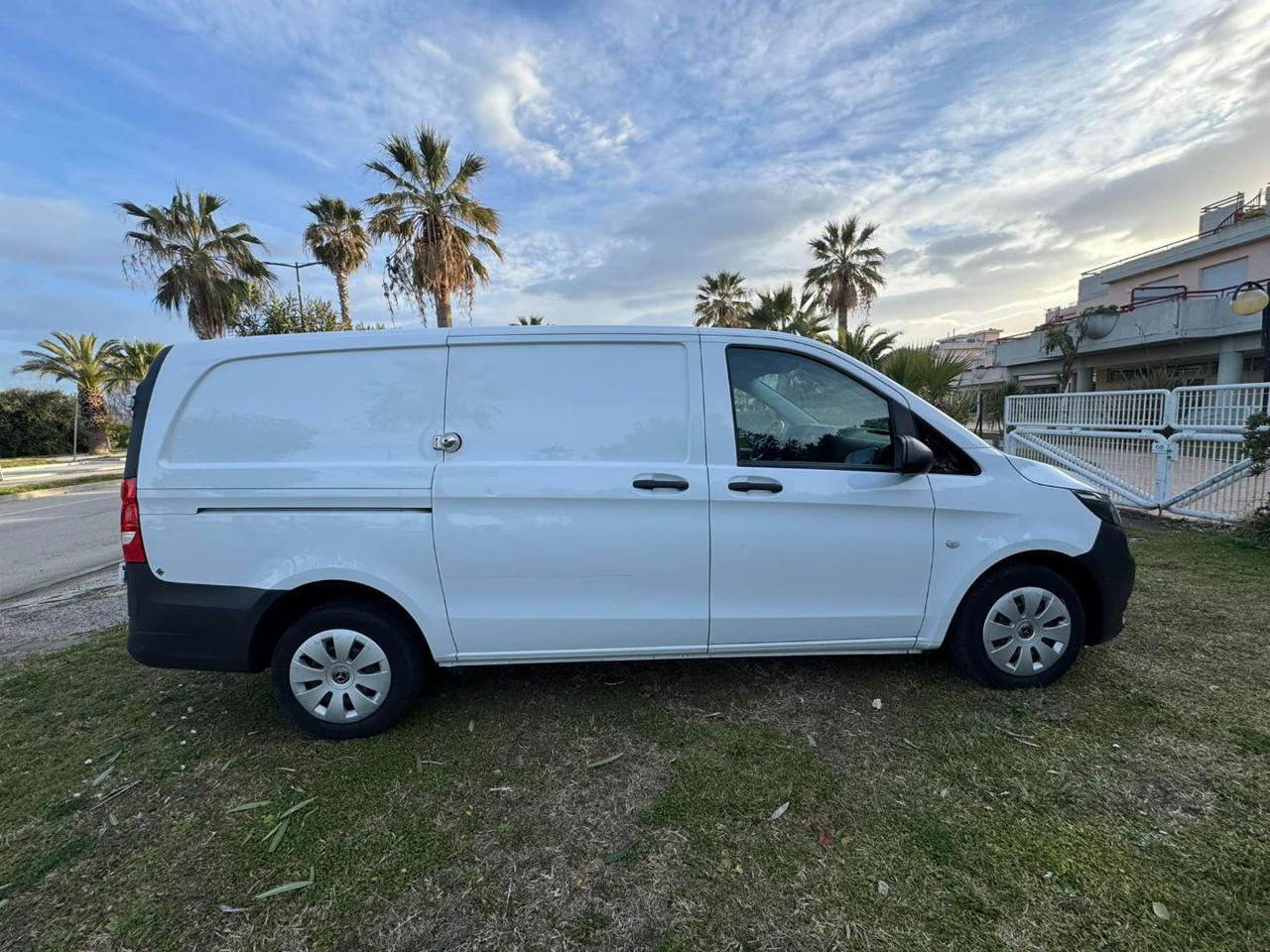 MERCEDES Vito 114 cdi compact auto my20