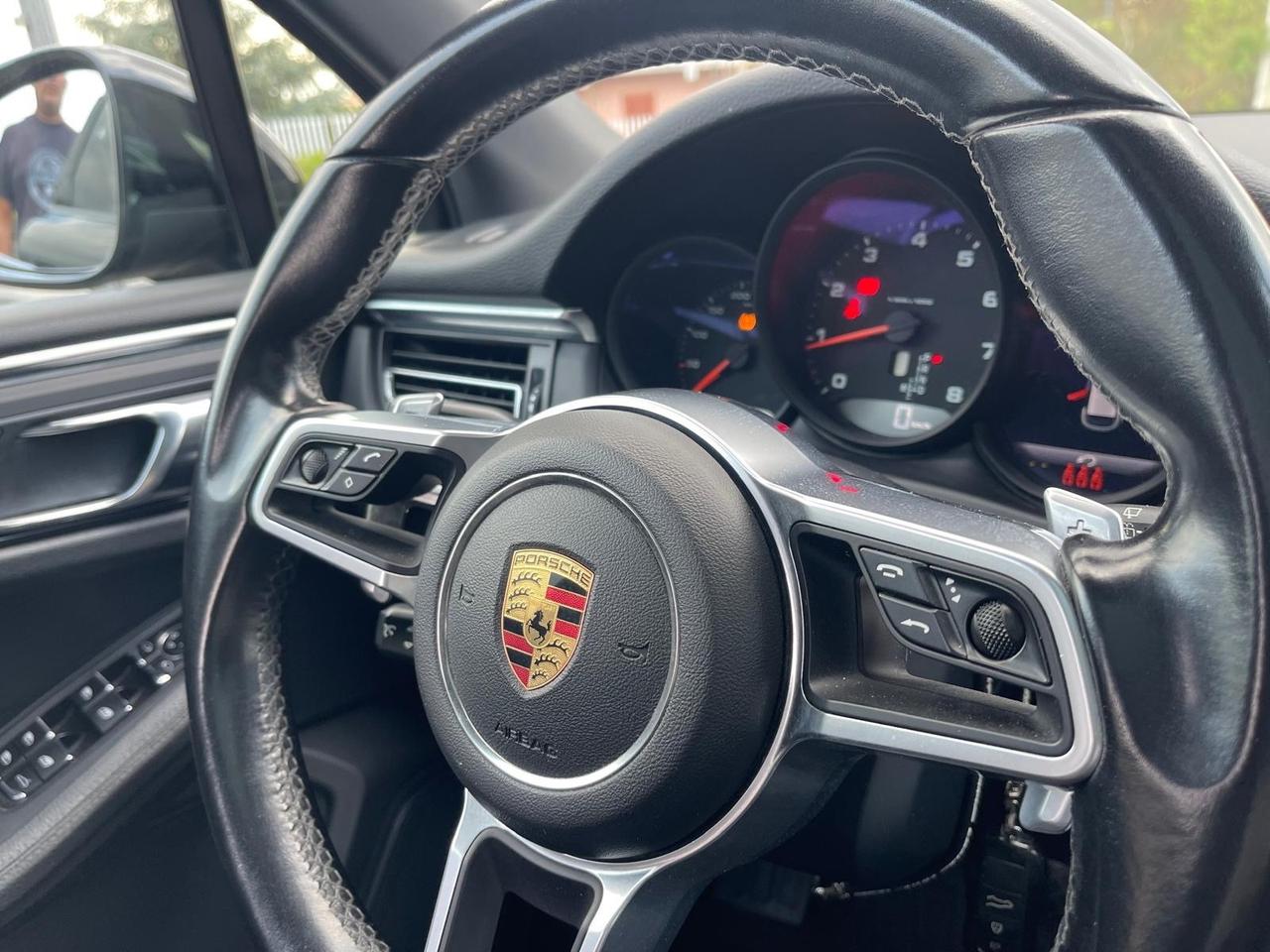 Porsche Macan 2.0-2021