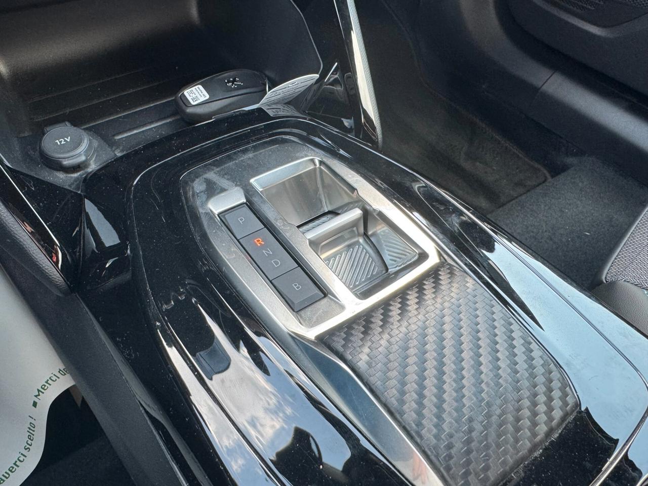 Peugeot 2008 motore elettrico 136 CV Allure