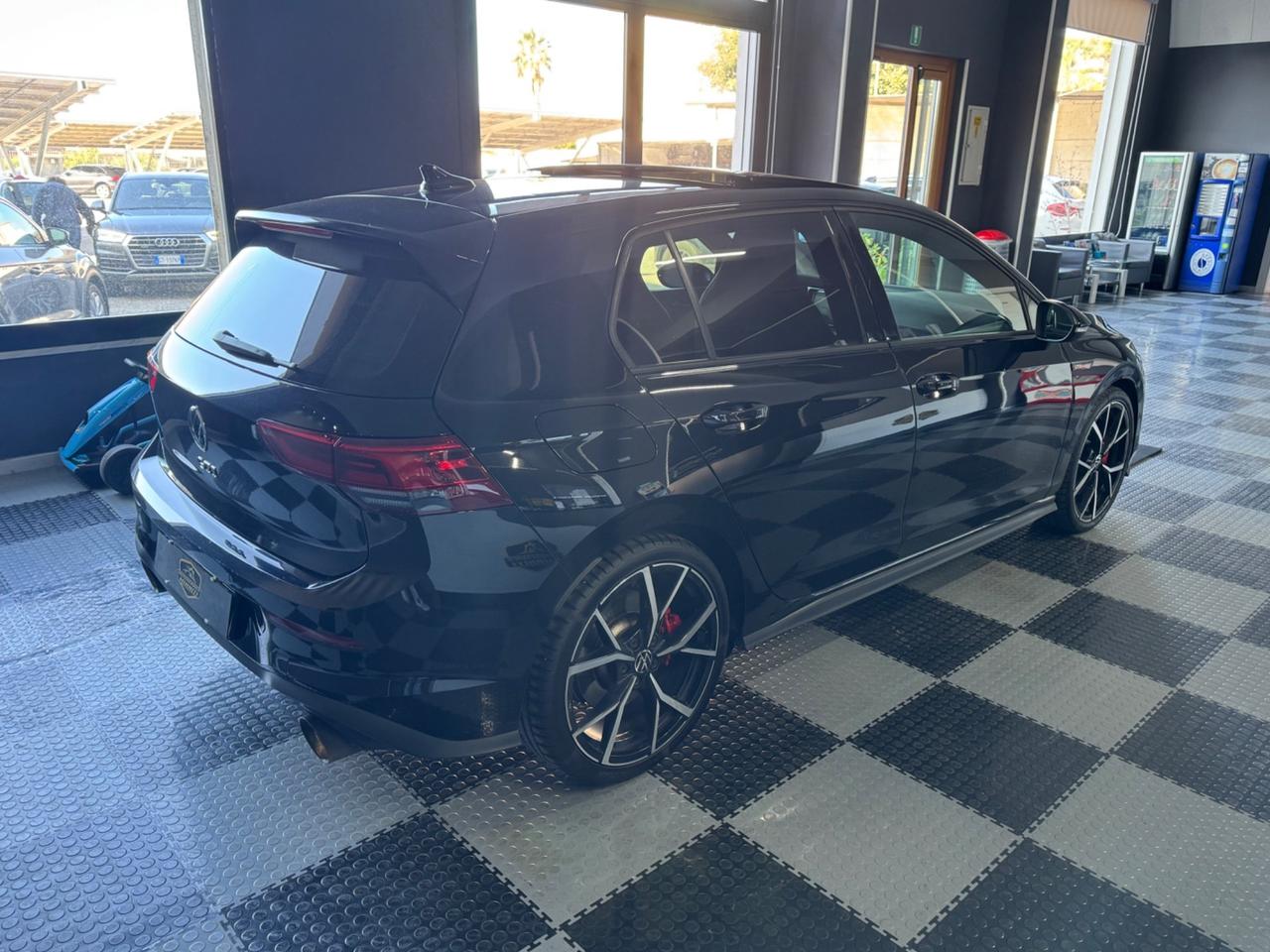 Volkswagen Golf 2.0 TSI GTI