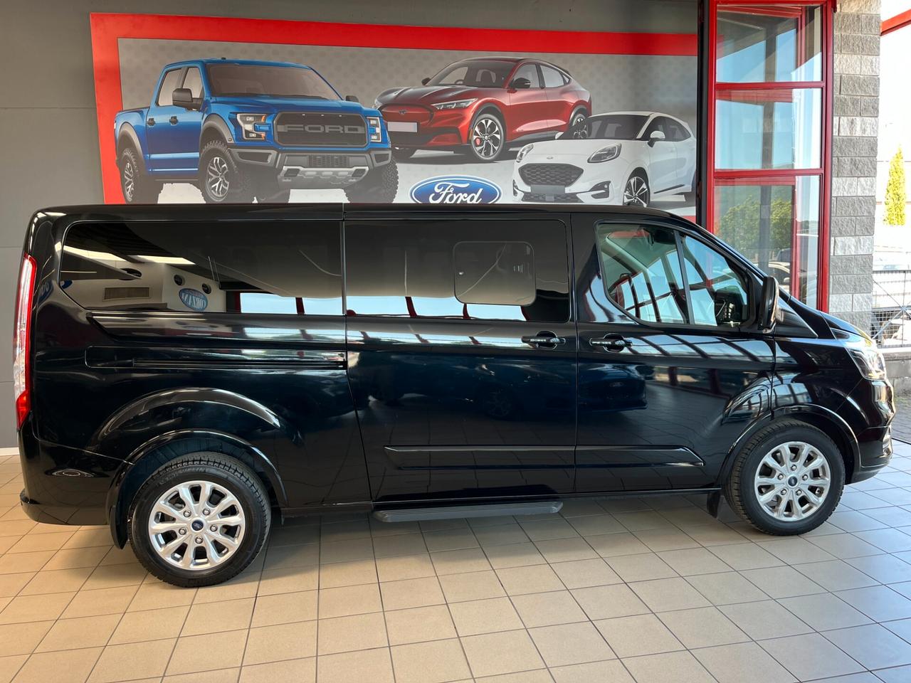Ford Tourneo Custom Tourneo Custom 320 2.0 EcoBlue 185CV PL Titanium