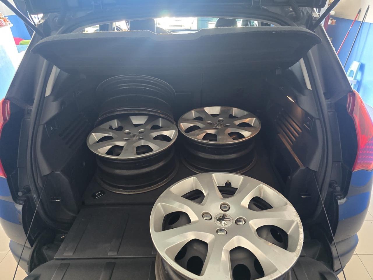 Peugeot 3008 1.6 HDi 115CV Business