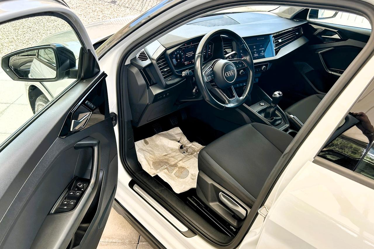 Audi A1 citycarver 30 TFSI Identity Contrast