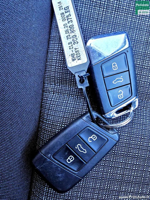 VOLKSWAGEN Passat Variant 2.0 TDI SCR EVO Business