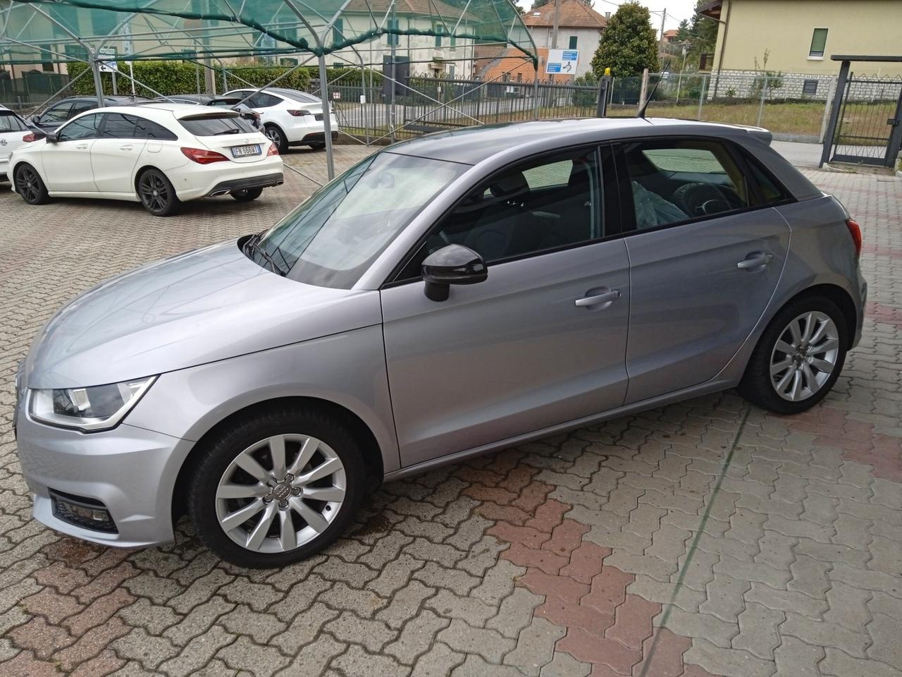 Audi A1 ULTRA DESIGN SENS PARK POSTERIORI VOLANTE MULTIFUNZIONI SEDILI RISCALDATI PER NEO PATENTATI