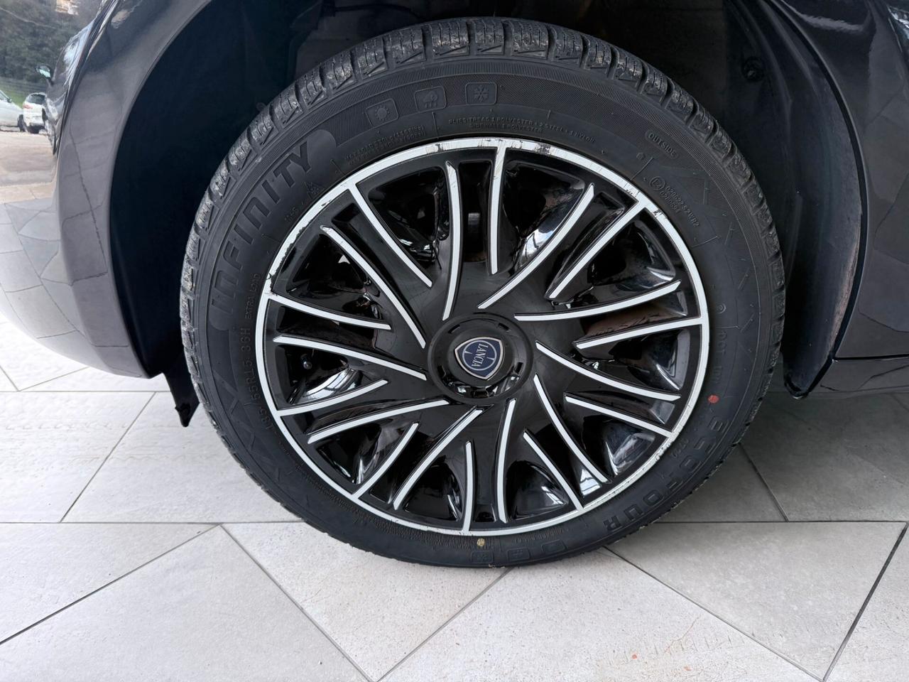 Lancia Ypsilon 1.0 FireFly 5 porte S&S Hybrid Ecochic Gold