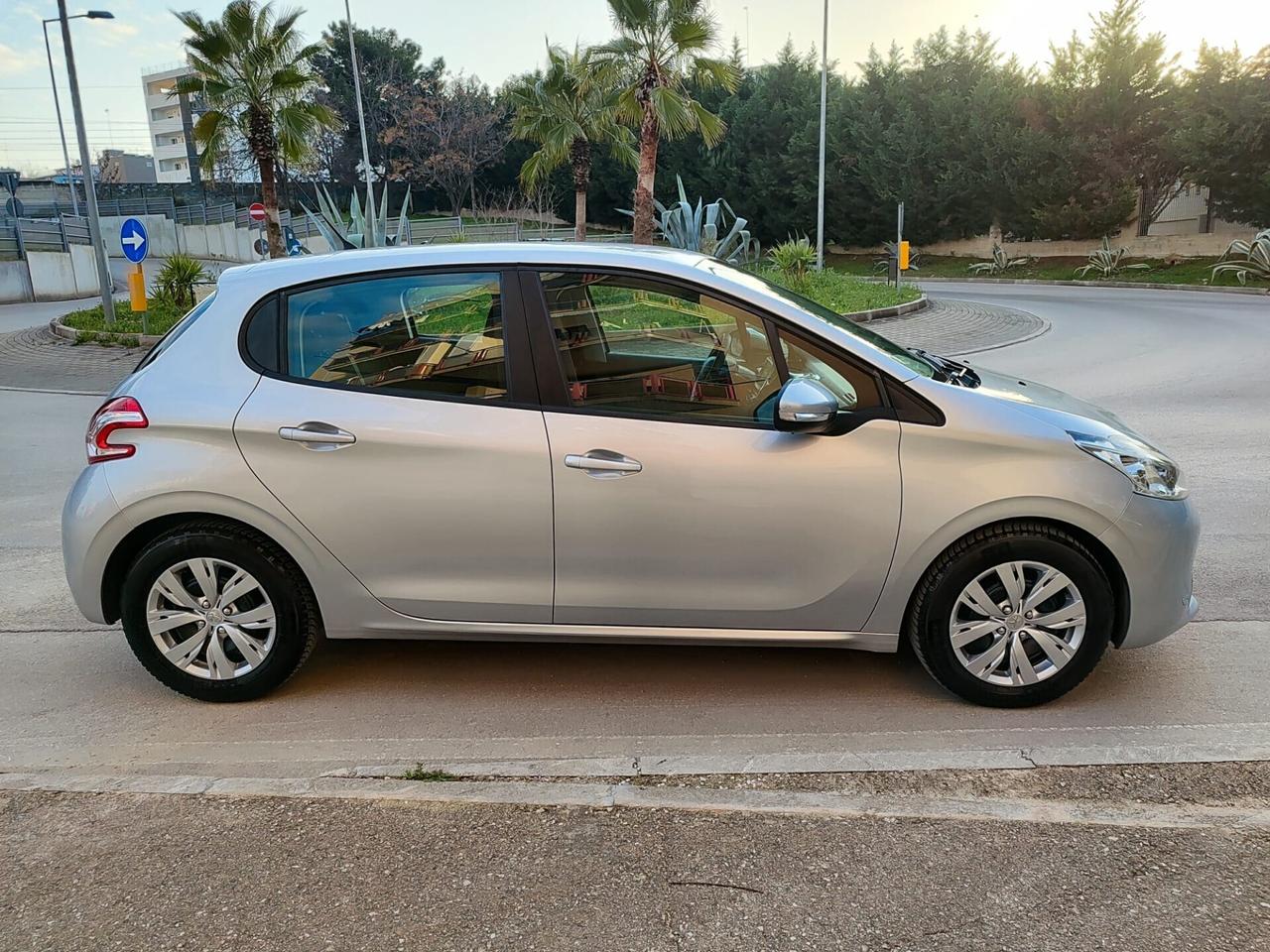 Peugeot 208 1.4 HDi 68 CV!!