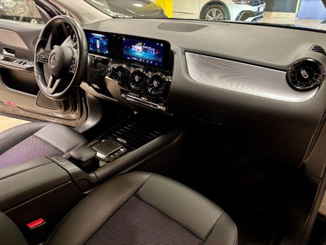 MERCEDES-BENZ GLA 200 d Automatic Sport UNIPRO - NIGHT BLACK EDITION