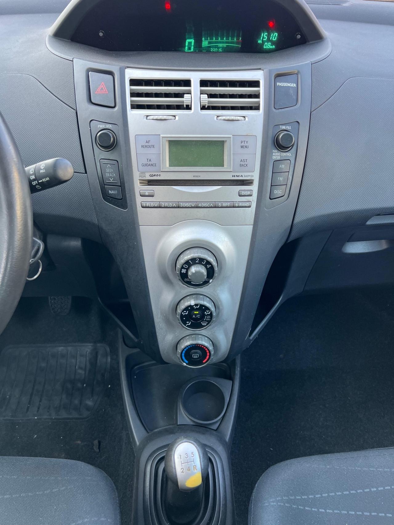 Toyota Yaris 1.0 5 porte Sol