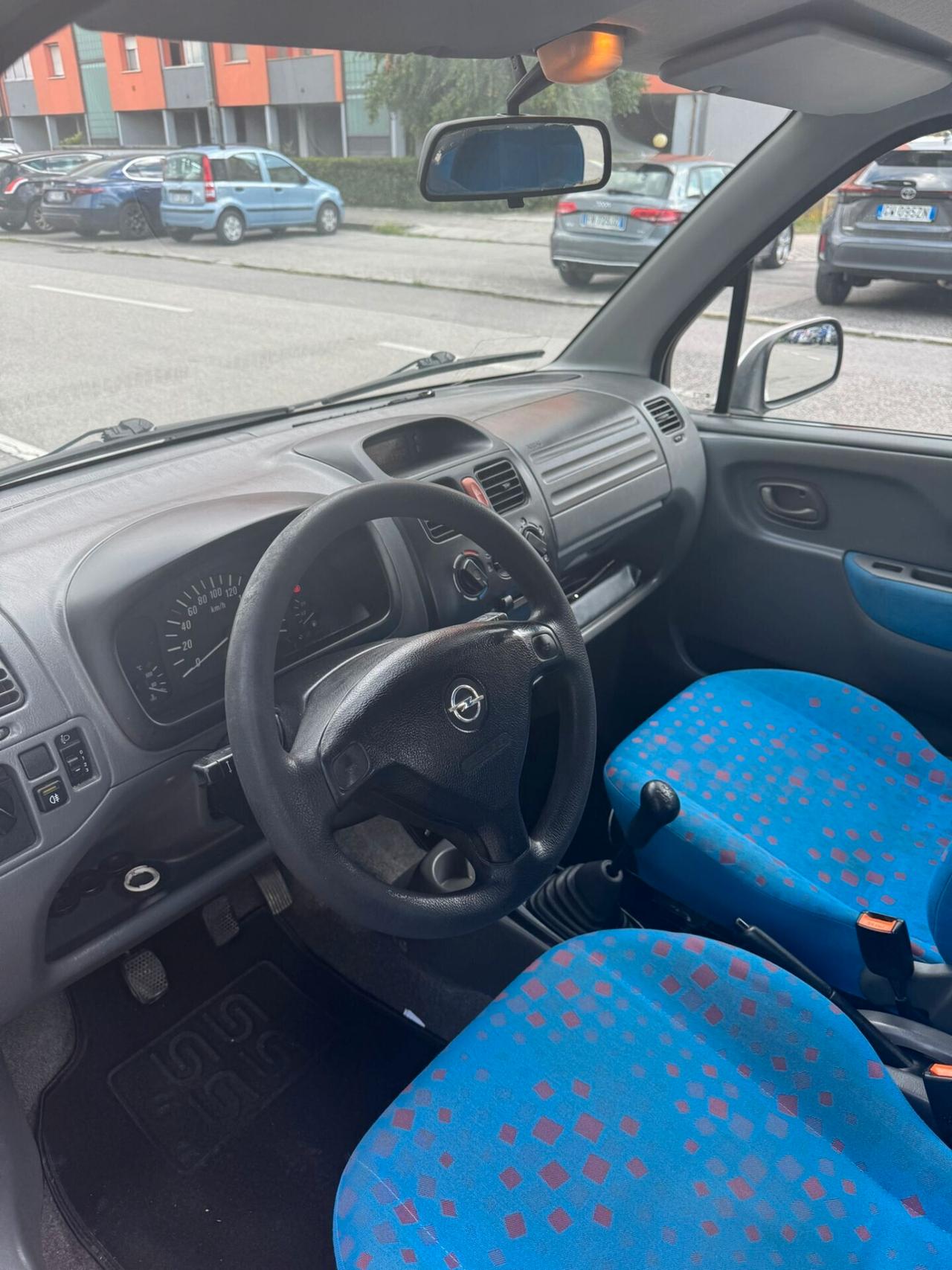 Opel Agila 1.2 16V Comfort
