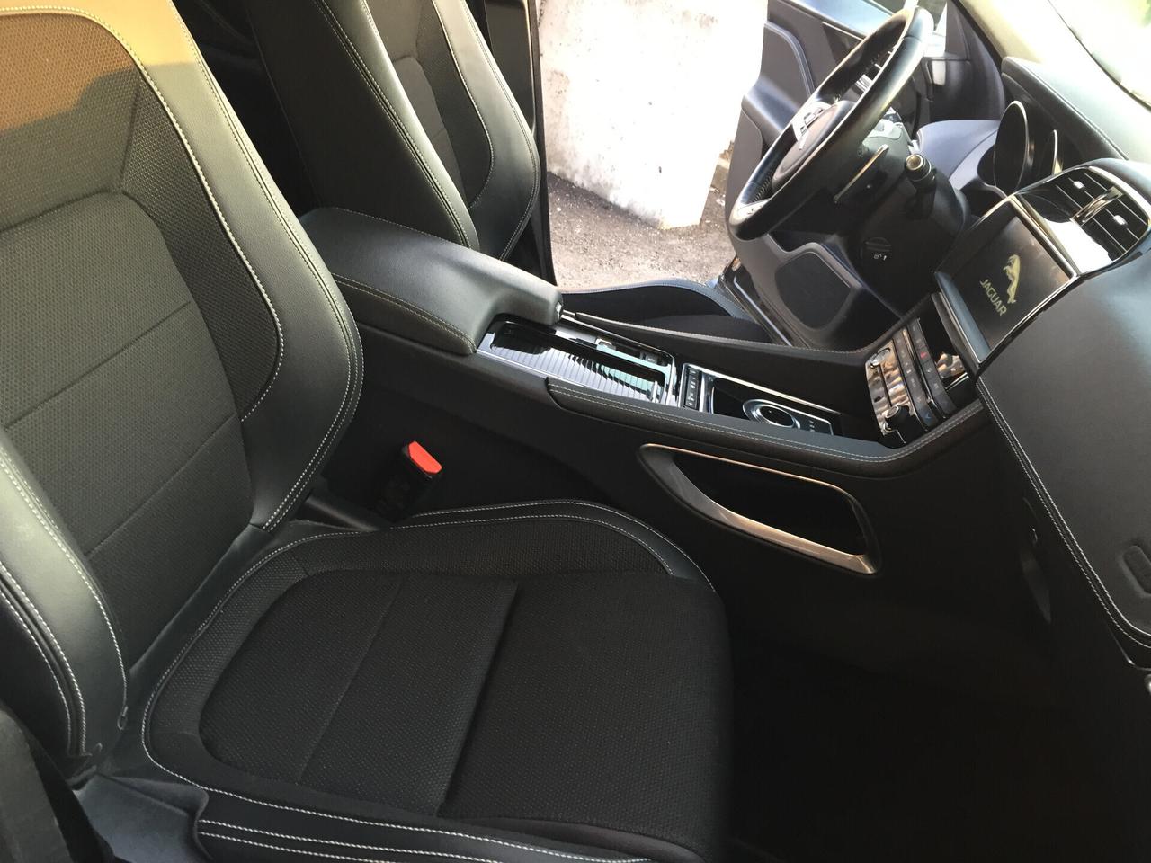Jaguar F-Pace 2.0 D 180 CV AWD R-Sport