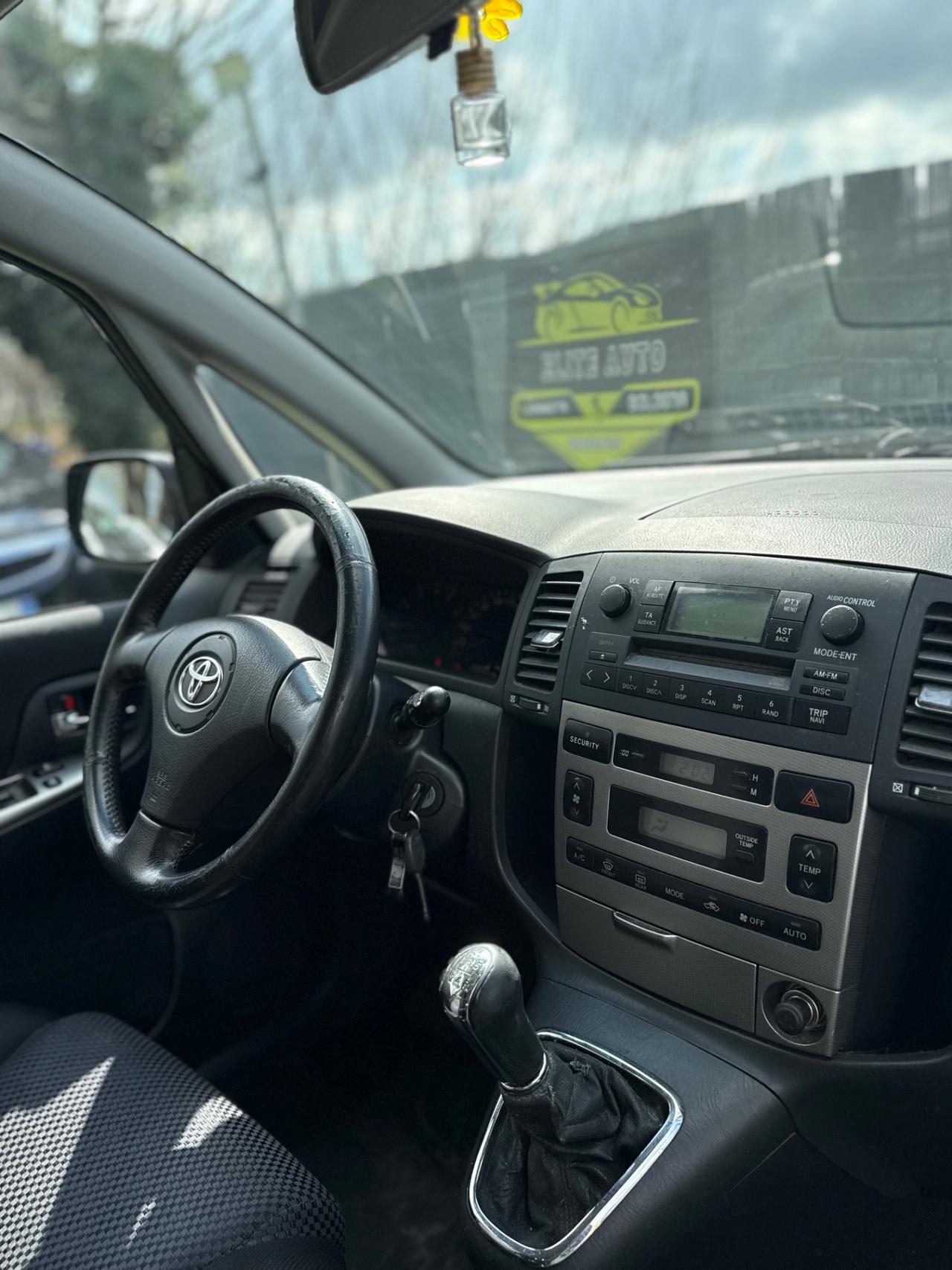 Toyota COROLLA VERSO 2.0 DIESEL NEOPATENTATI