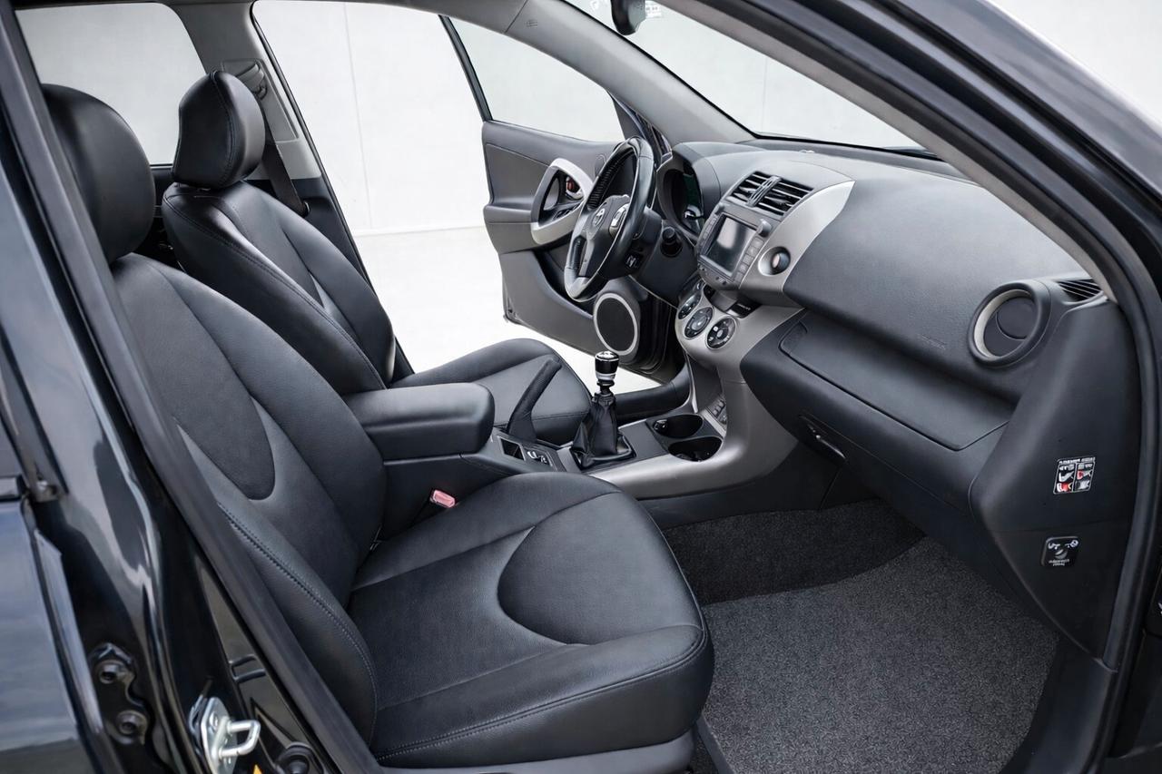 TOYOTA RAV4 2006 2.2 D-4D 177 CV Luxury PELLE NAVI CRUIS DA CONTROLLARE