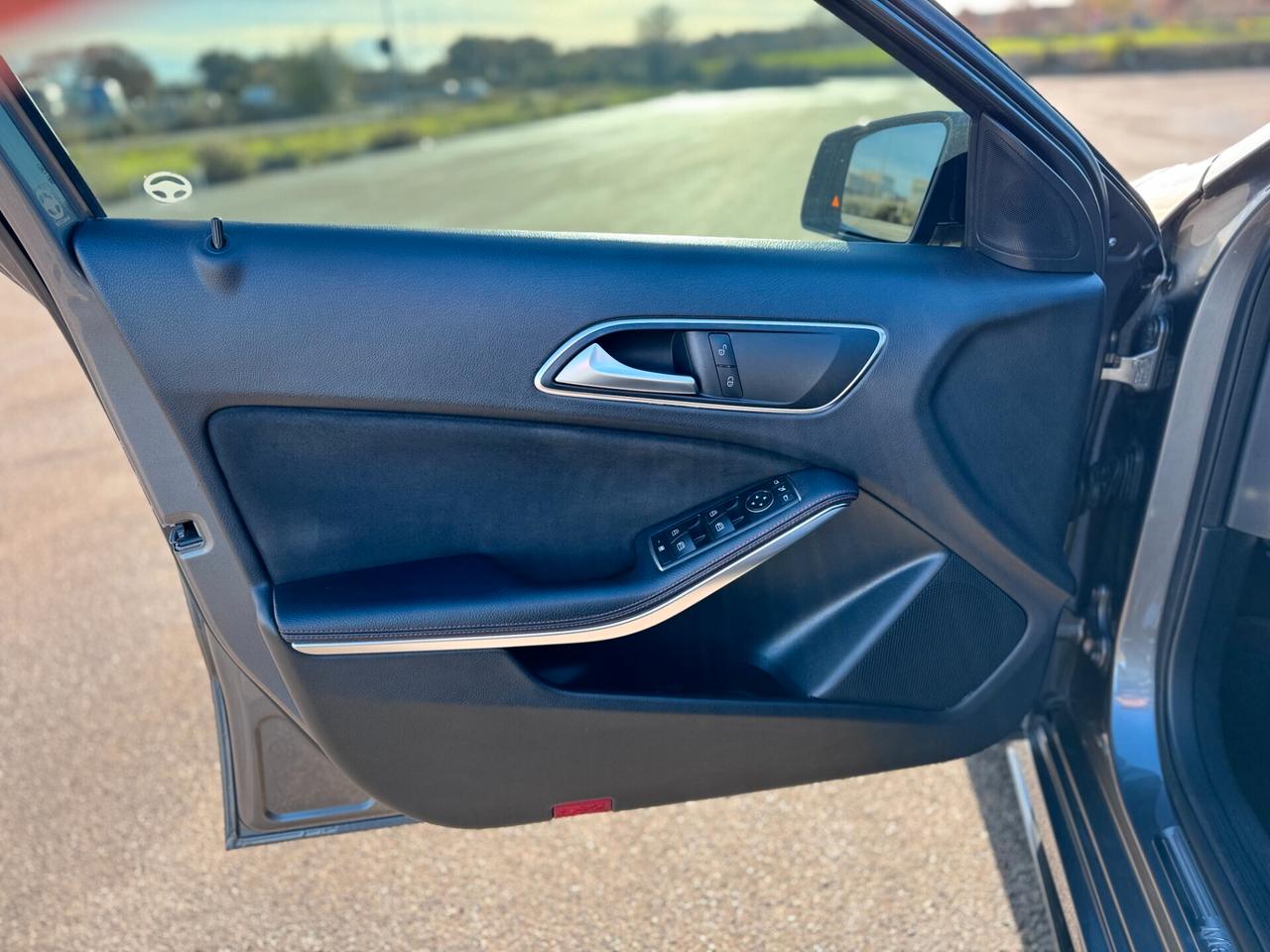 Mercedes A 180 d Auto AMG Premium*Tetto*Full