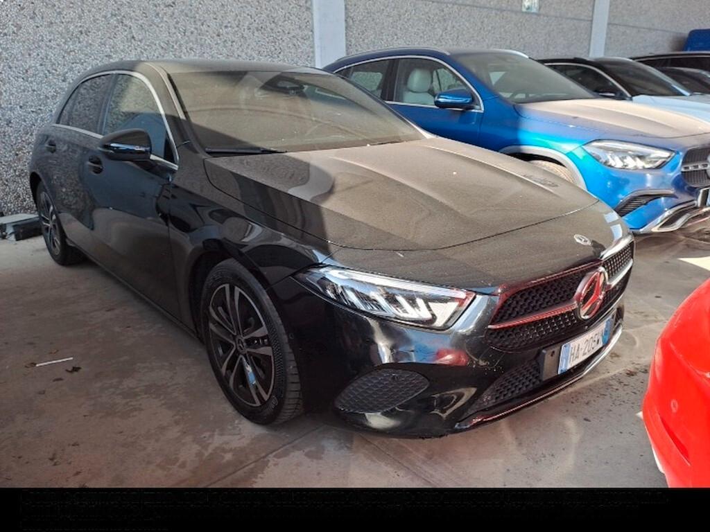 MERCEDES-BENZ A 180D NEW 115CV AUTOMATIC BUSINESS EXTRA ( FARI LED - CRUISE - PELLE - NAVI PREMIUM - MIRROR - PARK ASSIST - TELECAMERA POST. - CERCHI 17 )