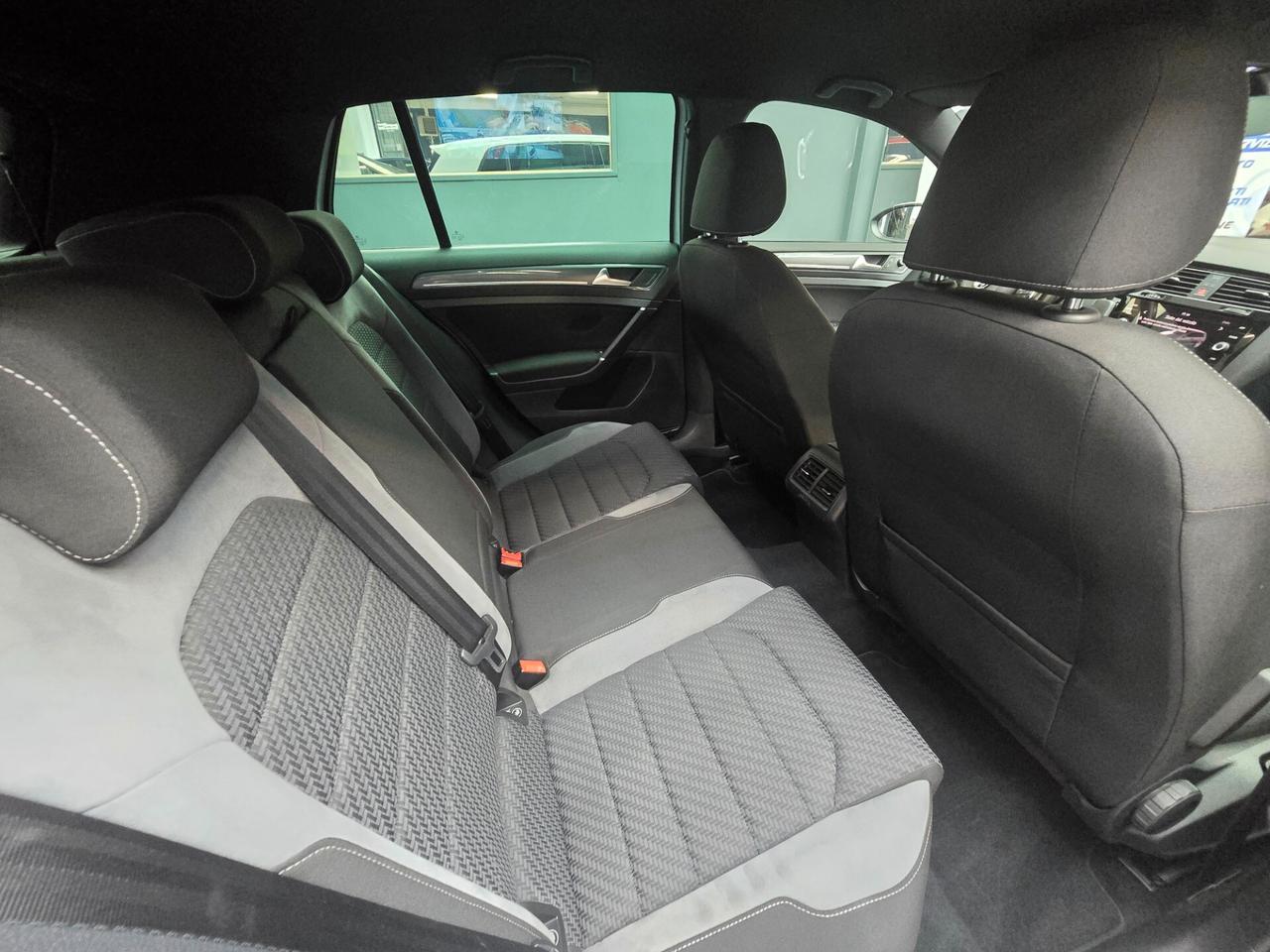 VOLKSWAGEN GOLF R-Line 1.6 TDI 116 CV 5p. SPORT