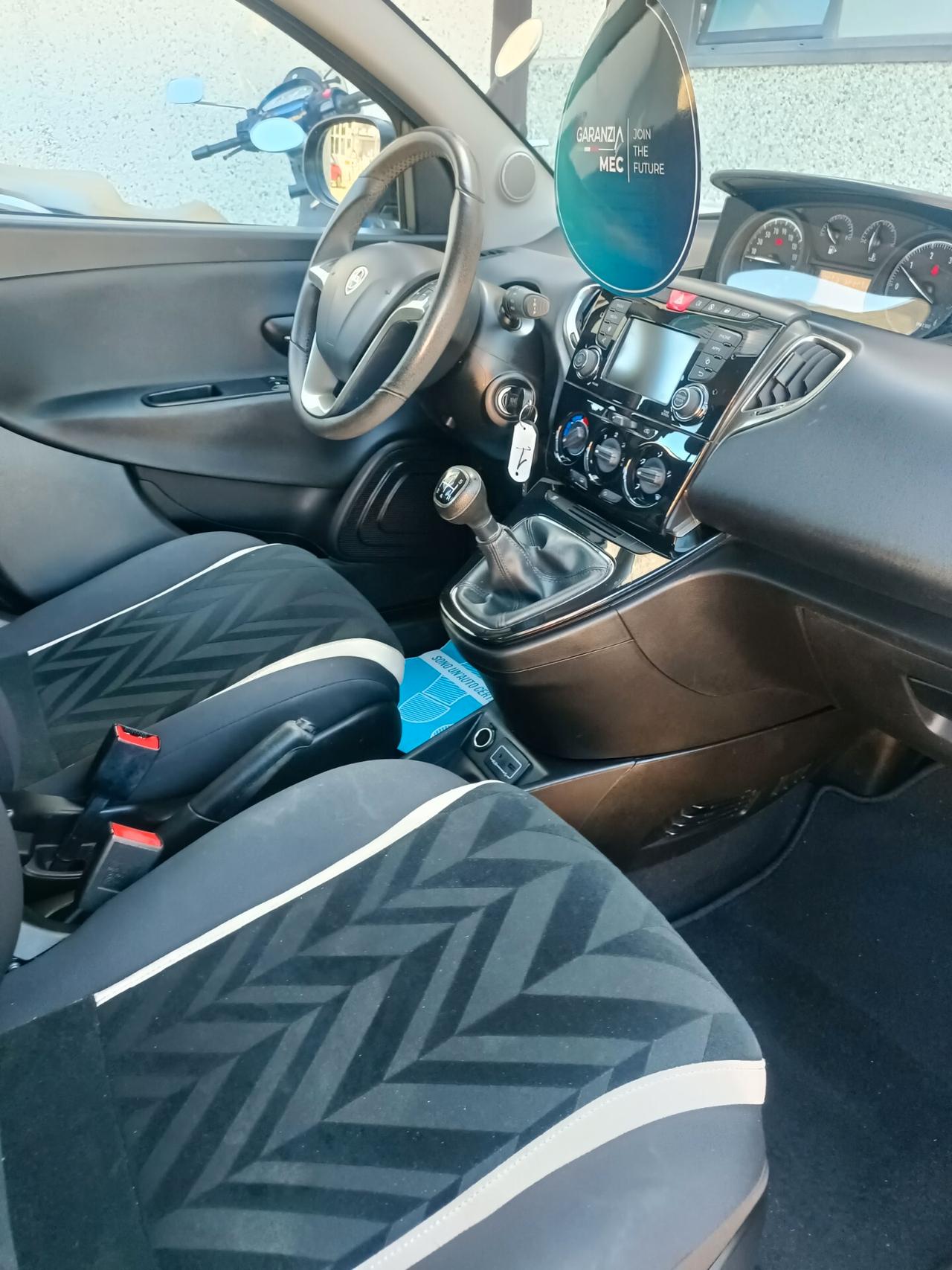 Lancia Ypsilon 1.3 MJT 16V 95 CV 5 porte S&S Silver