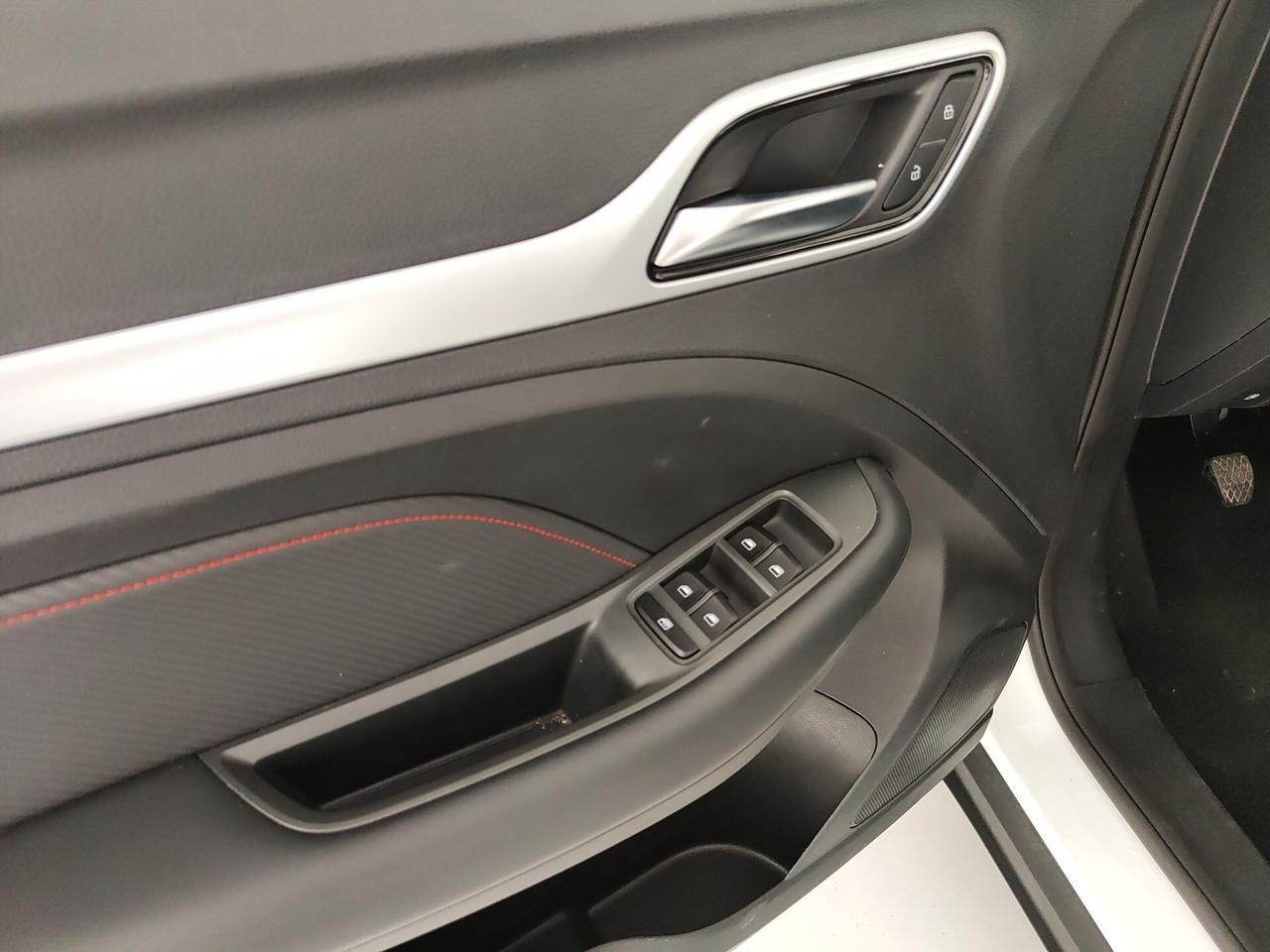 Mg ZS 1.5L 5MT LUXURY