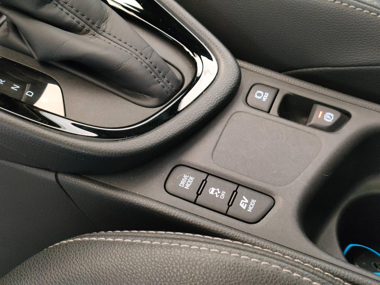 TOYOTA Yaris IV 2020 - Yaris 1.5h Lounge