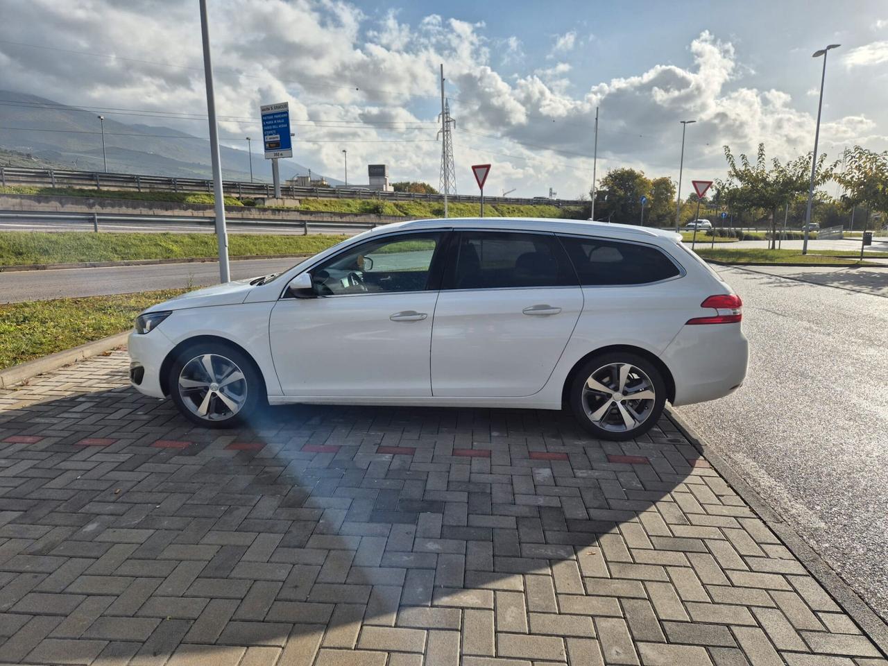 Peugeot 308 BlueHDi 150 S&S EAT6 SW Allure