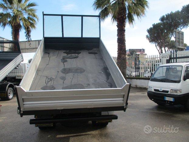 Nissan Cabstar 3000 120CV RIBALTABILE TRILATERALE