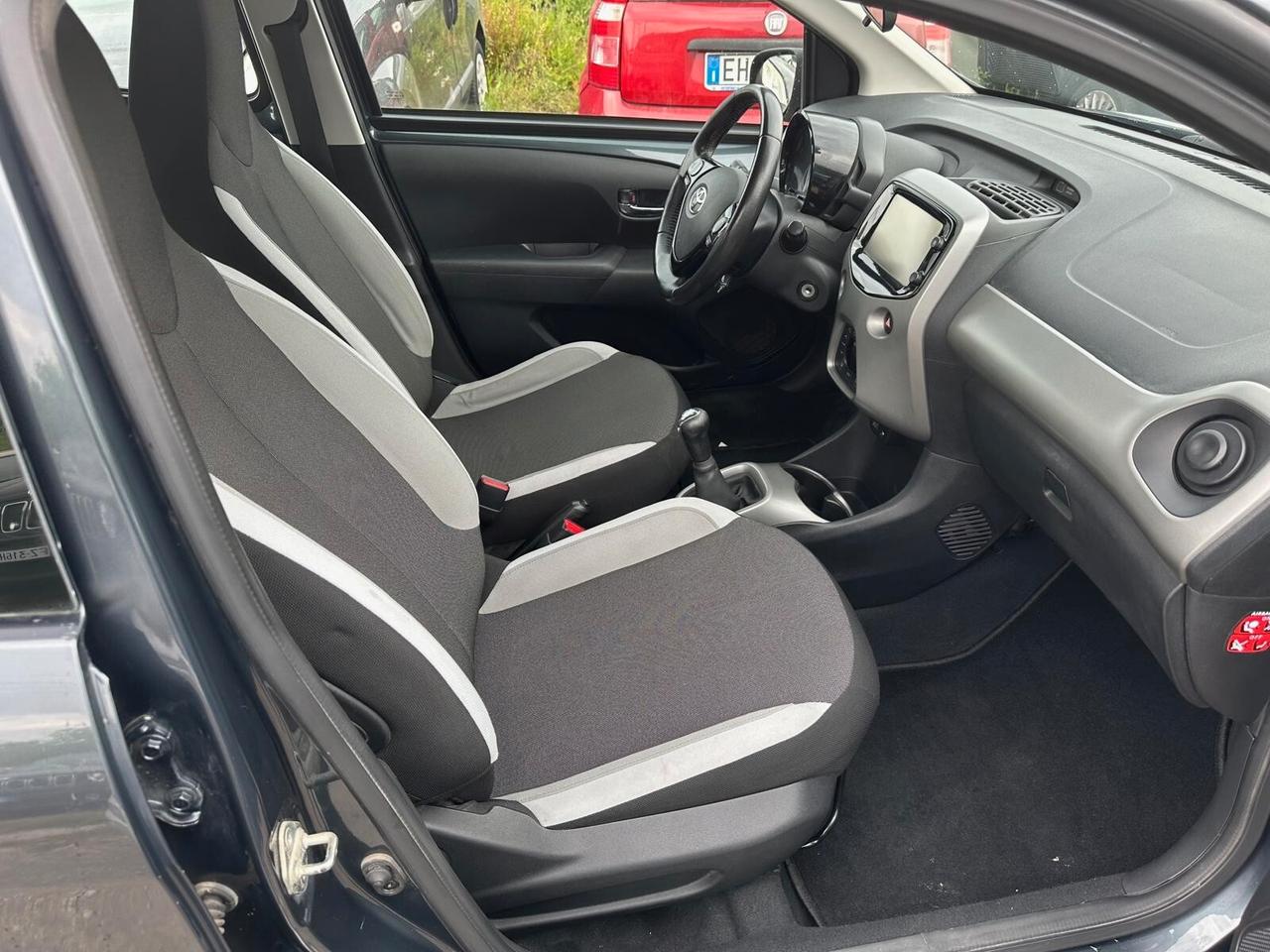 Toyota Aygo 1.0 VVT-i 69 CV 5 porte x-cool TSS