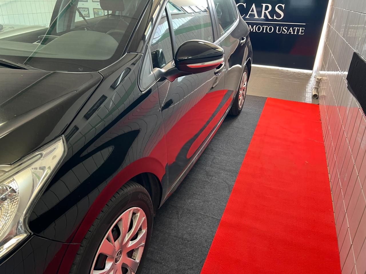 Peugeot 208 1.4 HDi 68 CV 5 porte Business