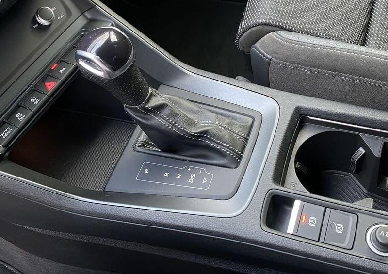 Audi Q3 S Line interno ed esterno 2.0 TDI 150CV S-Tronic 35