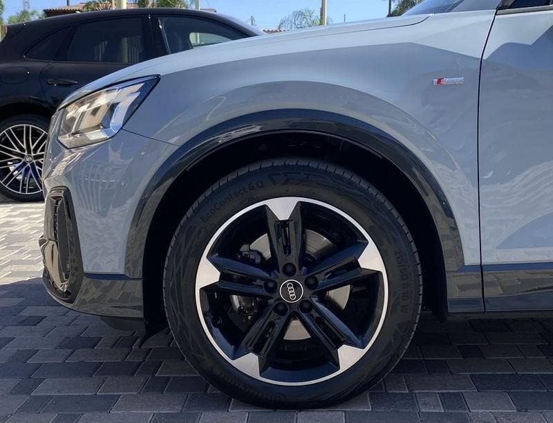 Audi Q2 S Line interno ed esterno 2.0 TDI 150CV s-tronic 35