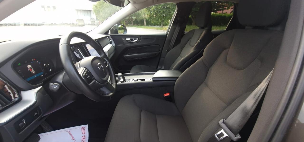 VOLVO XC60 B4 Diesel/Ibrida Momentum Pro