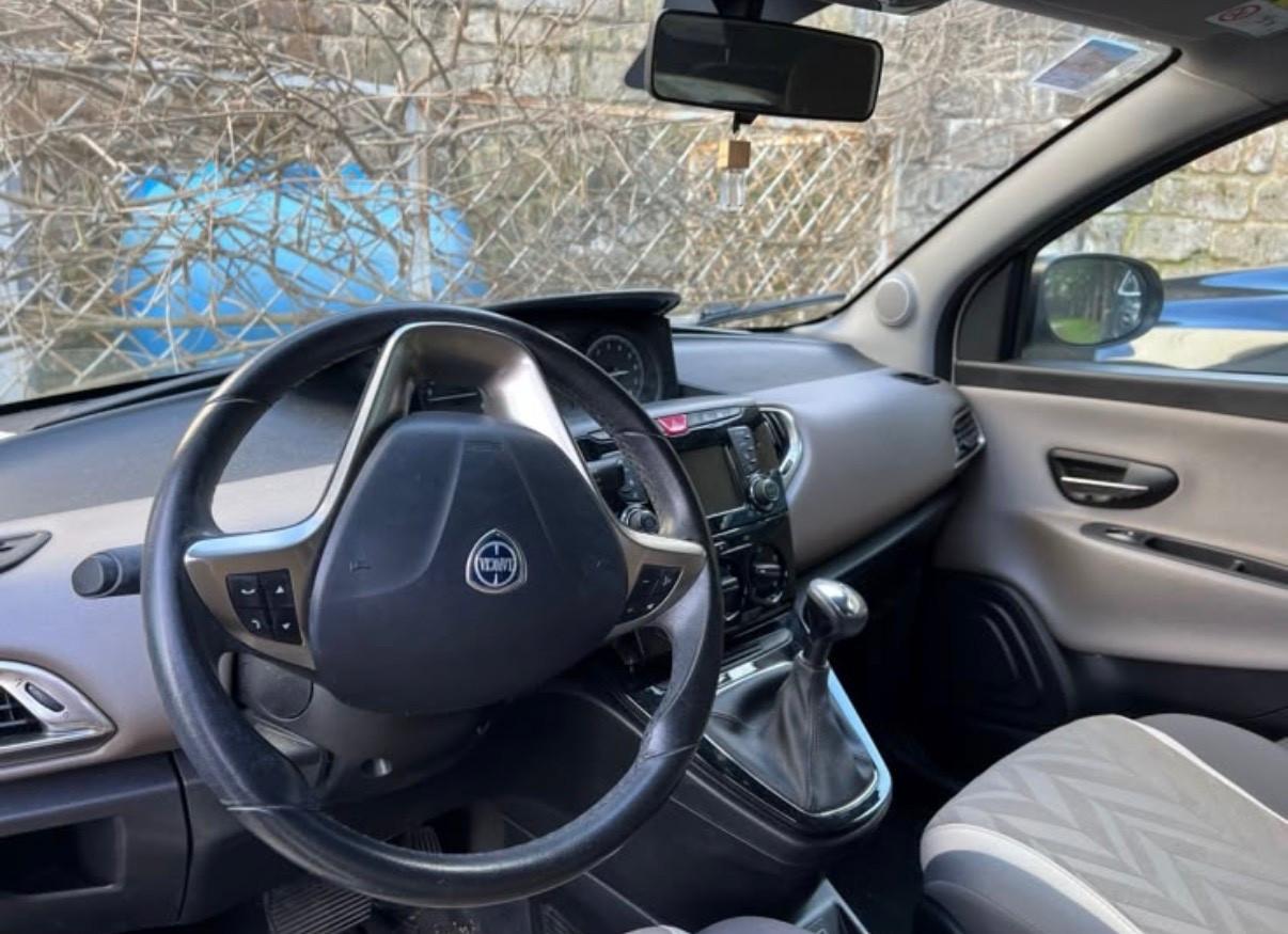 Lancia Ypsilon 0.9 TwinAir 85 CV 5 porte S&S DFN Gold