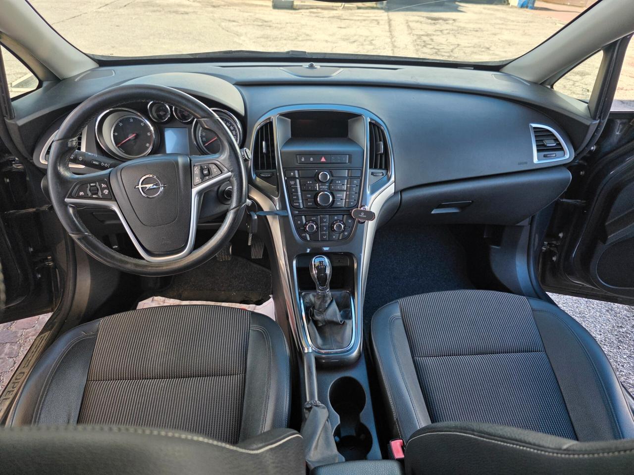 Opel Astra 1.7 CDTI 110CV Sports Tourer Cosmo con 325.000km
