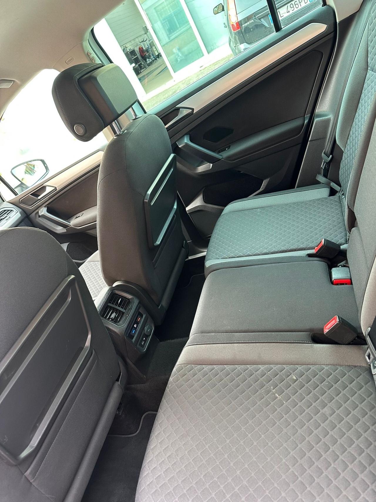 Volkswagen Touran 2.0 TDI 150 CV SCR DSG Business BlueMotion Technology